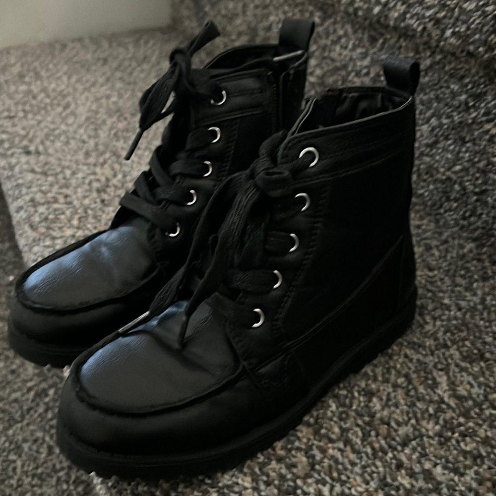 Boys black boots size 13. From the children’s place. Preloved!